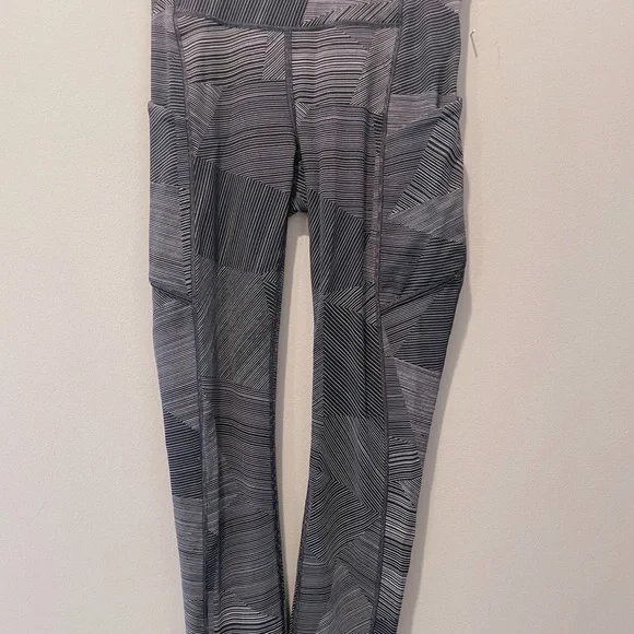 Lulu lemon blue and white striped leggings with side pockets and back zipper